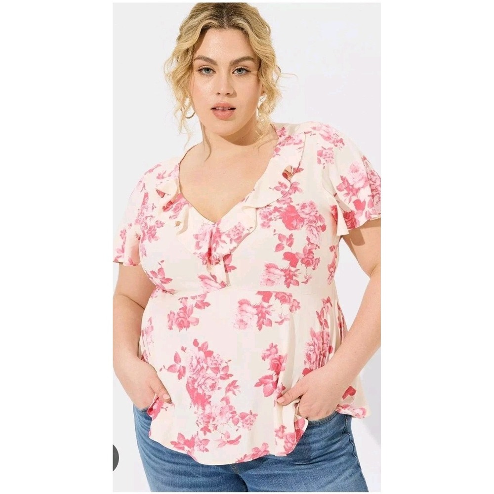 Torrid White Pink‎ Floral Flutter Sleeve Empire Waist Ruffle Top Size 1 Milkmaid